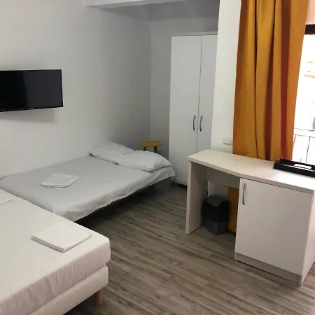 招待所 Pensiunea Crown