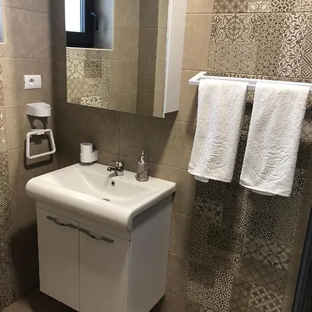 Guest house Pensiunea Crown