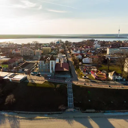 Pensiunea Crown 招待所