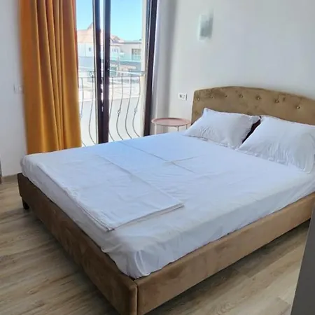 Guest house Pensiunea Crown