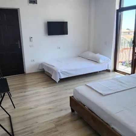 Pensiunea Crown 招待所 3*