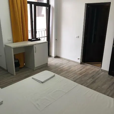 Guest house Pensiunea Crown